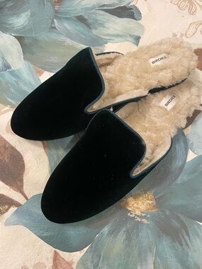 Birdies Phoebe Emerald Green Velvet Slide/Slipper. NWOT